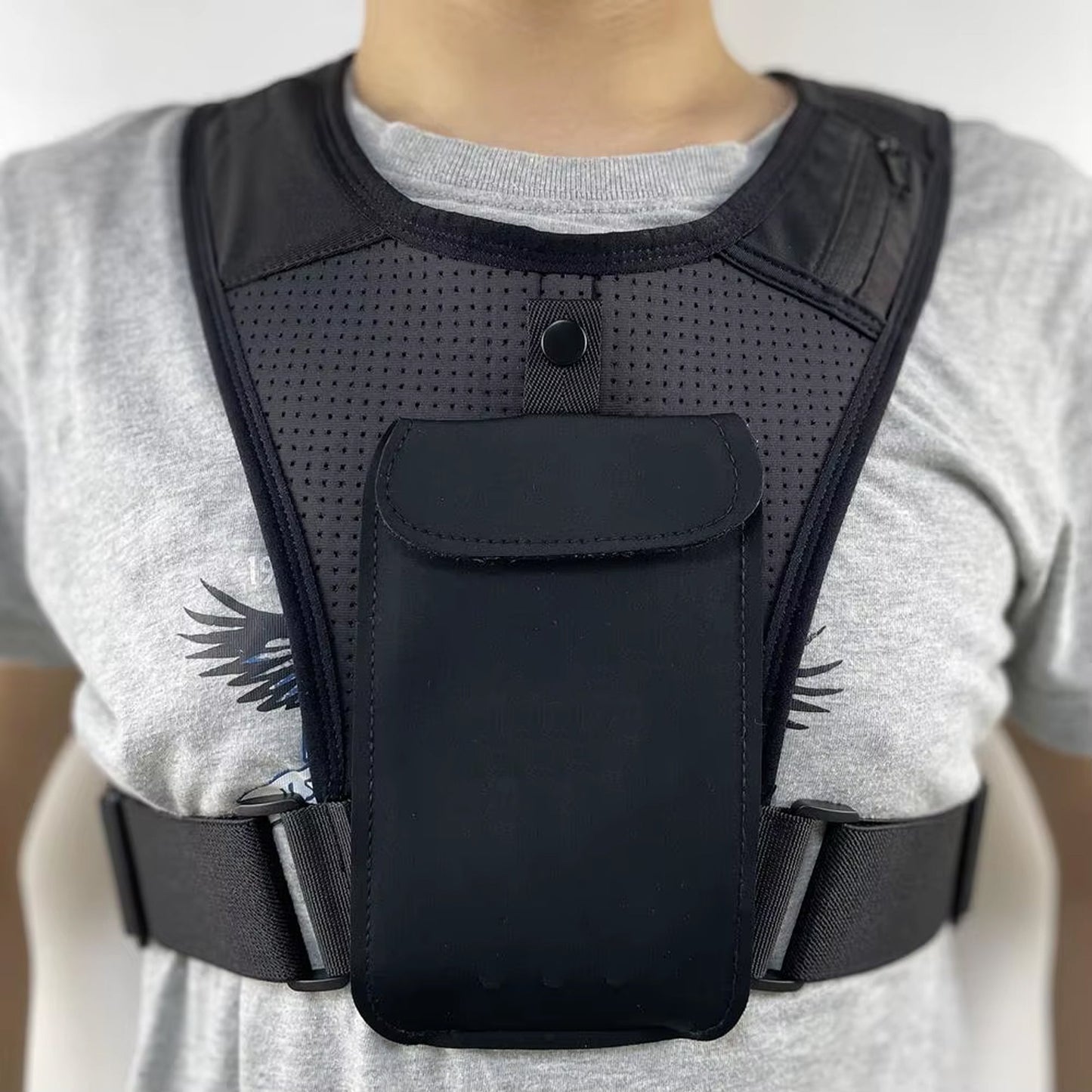 Stay Fueled on the Move – Lightweight Hydration Vest with Adjustable Fit, Secure Phone Pocket & High-Visibility Reflective Strips for Runners & Outdoor Athletes