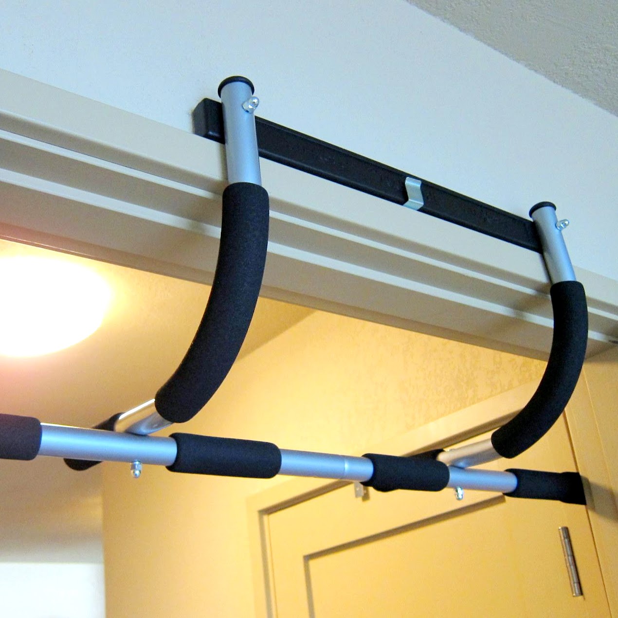 Maximize Upper Body Strength with This Door Pull-Up Bar – Heavy-Duty Design, Easy Setup, and Ideal for Home Fitness & Strength Training